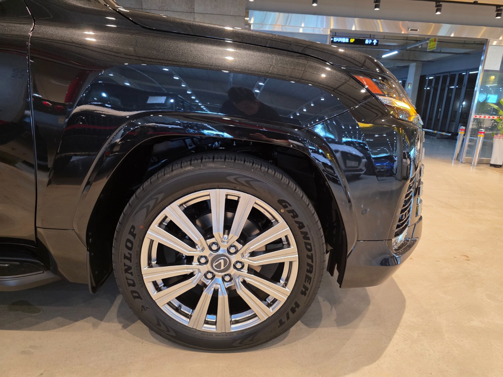 Lexus  LX700h 4 Seater VIP 2025 (15)