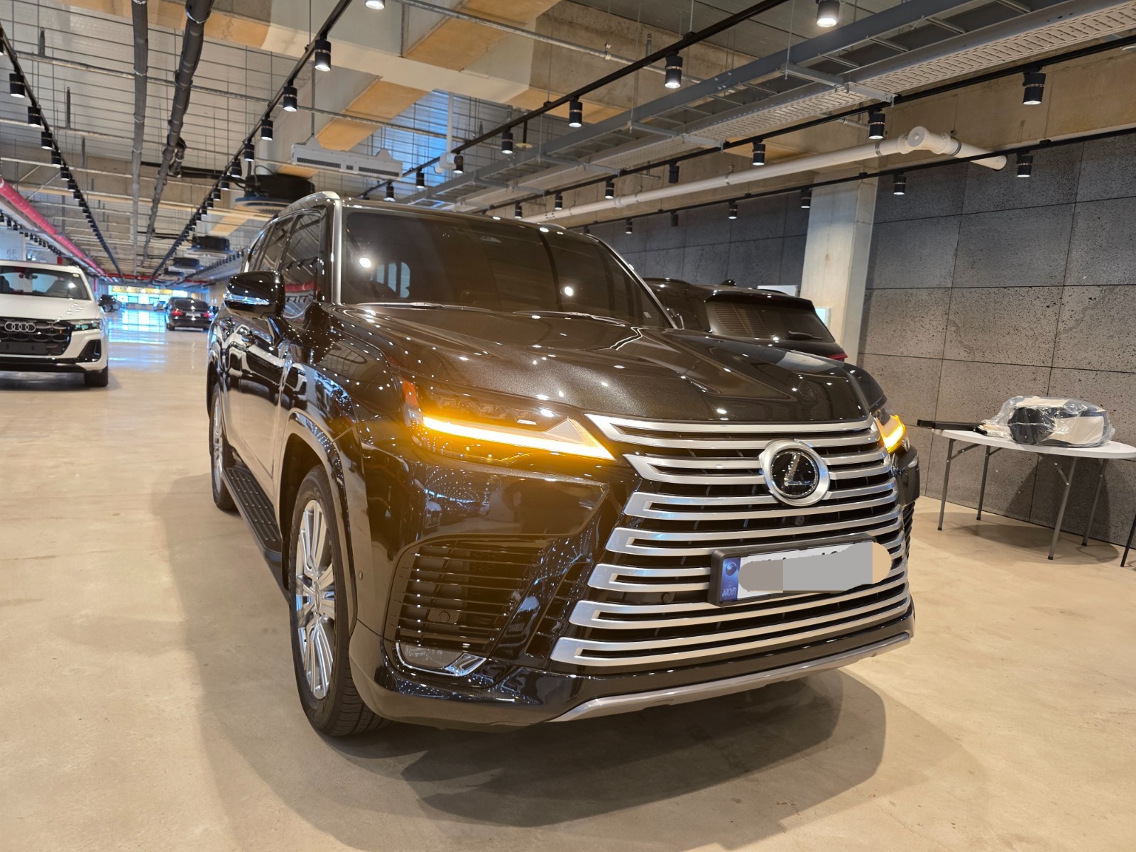 Lexus  LX700h 4 Seater VIP 2025 (18)
