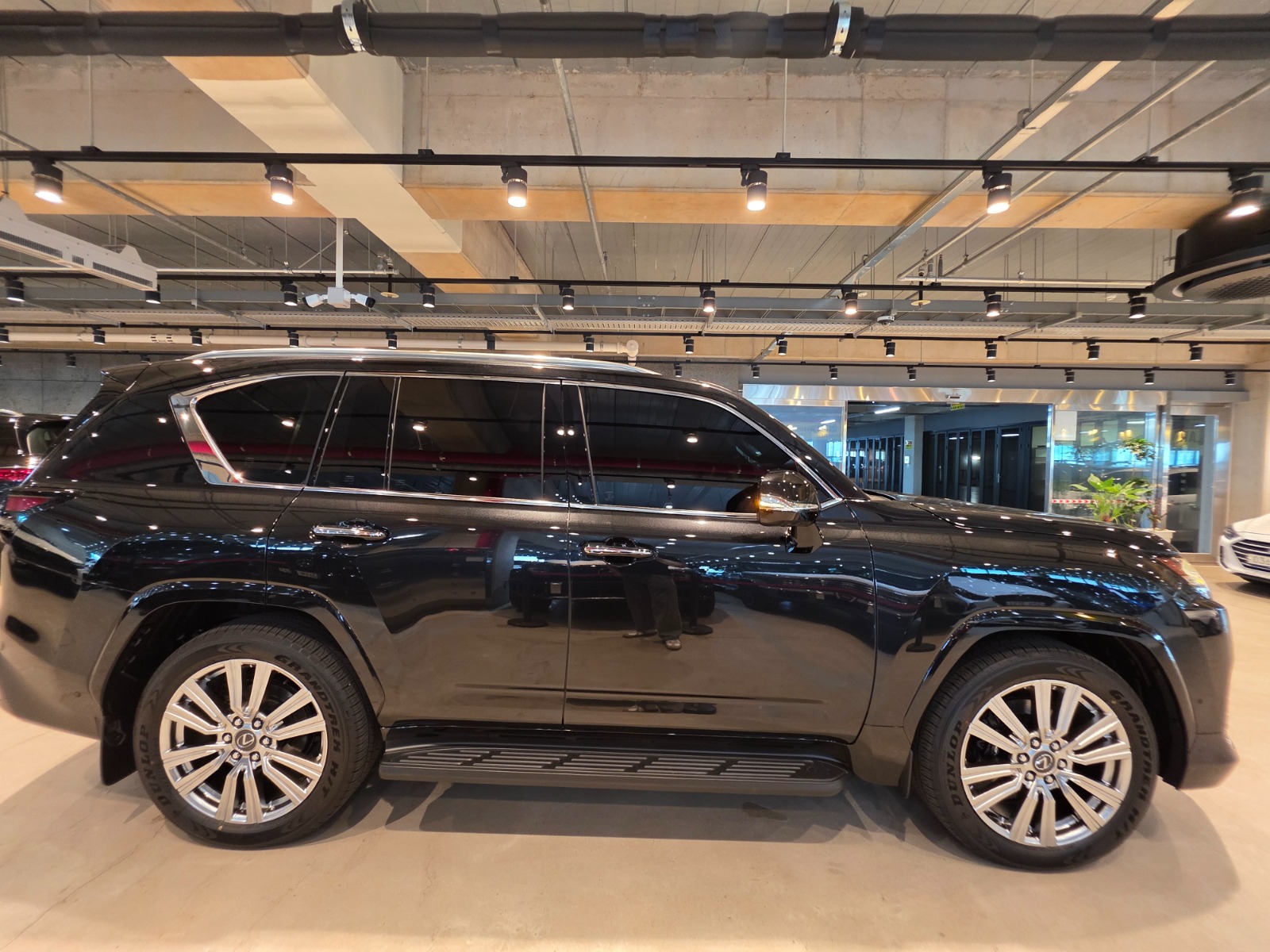 Lexus  LX700h 4 Seater VIP 2025 (19)