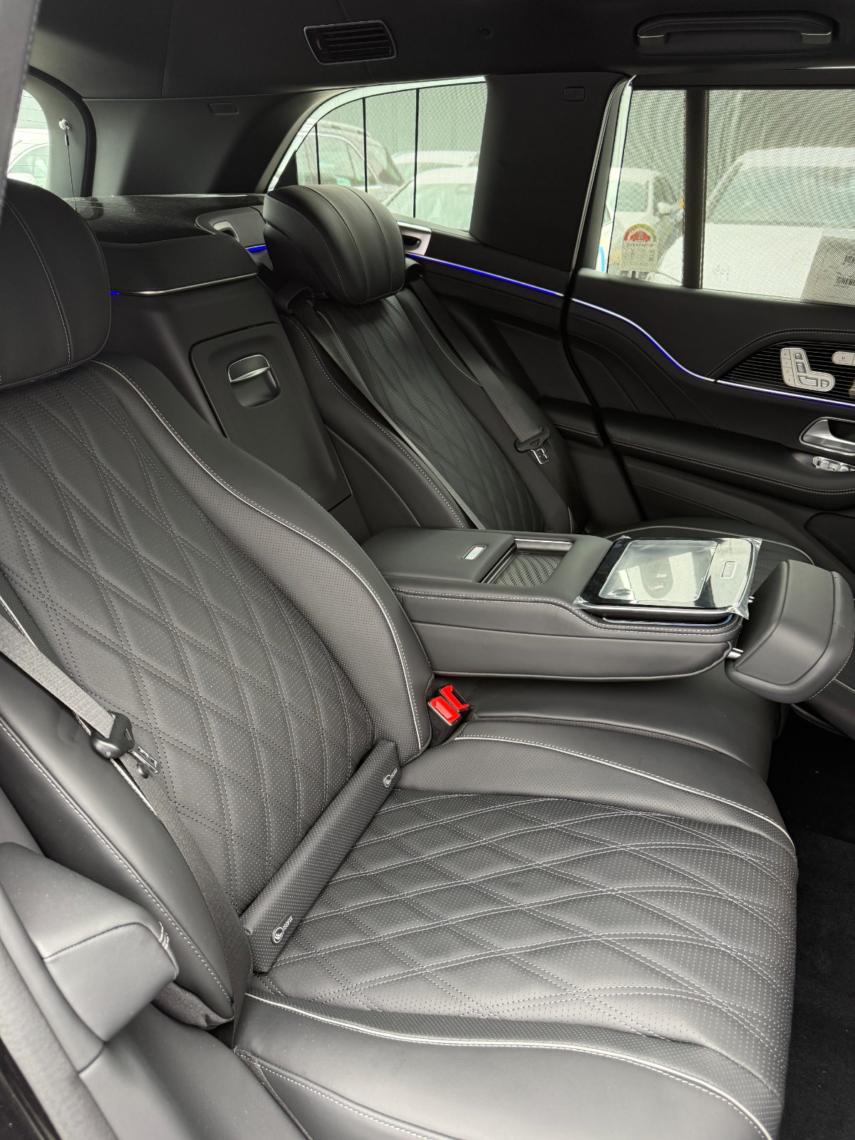 Mercedes Benz GLS 600 maybach 2025 (8)