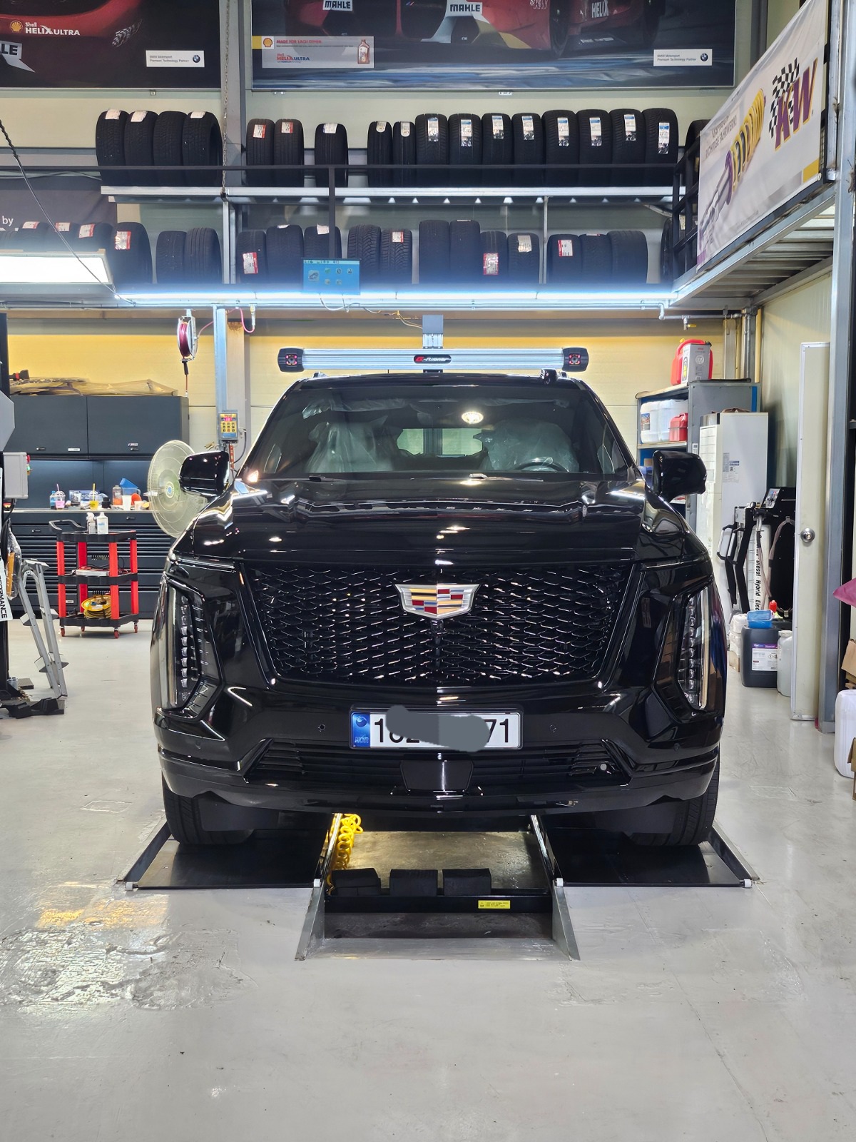 Cadillac  Escalade ESV Sport Platinum long body 2025 (12)