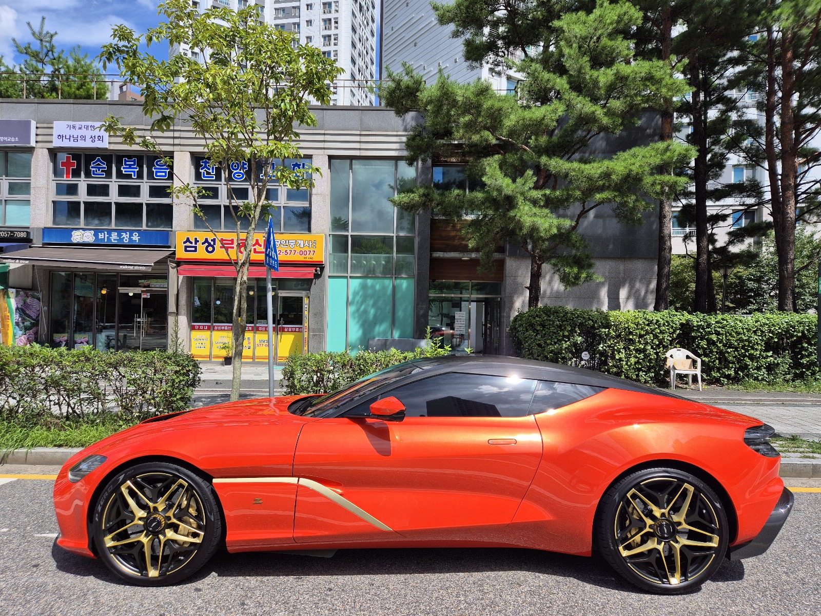 Aston  Martin 2020 (12)