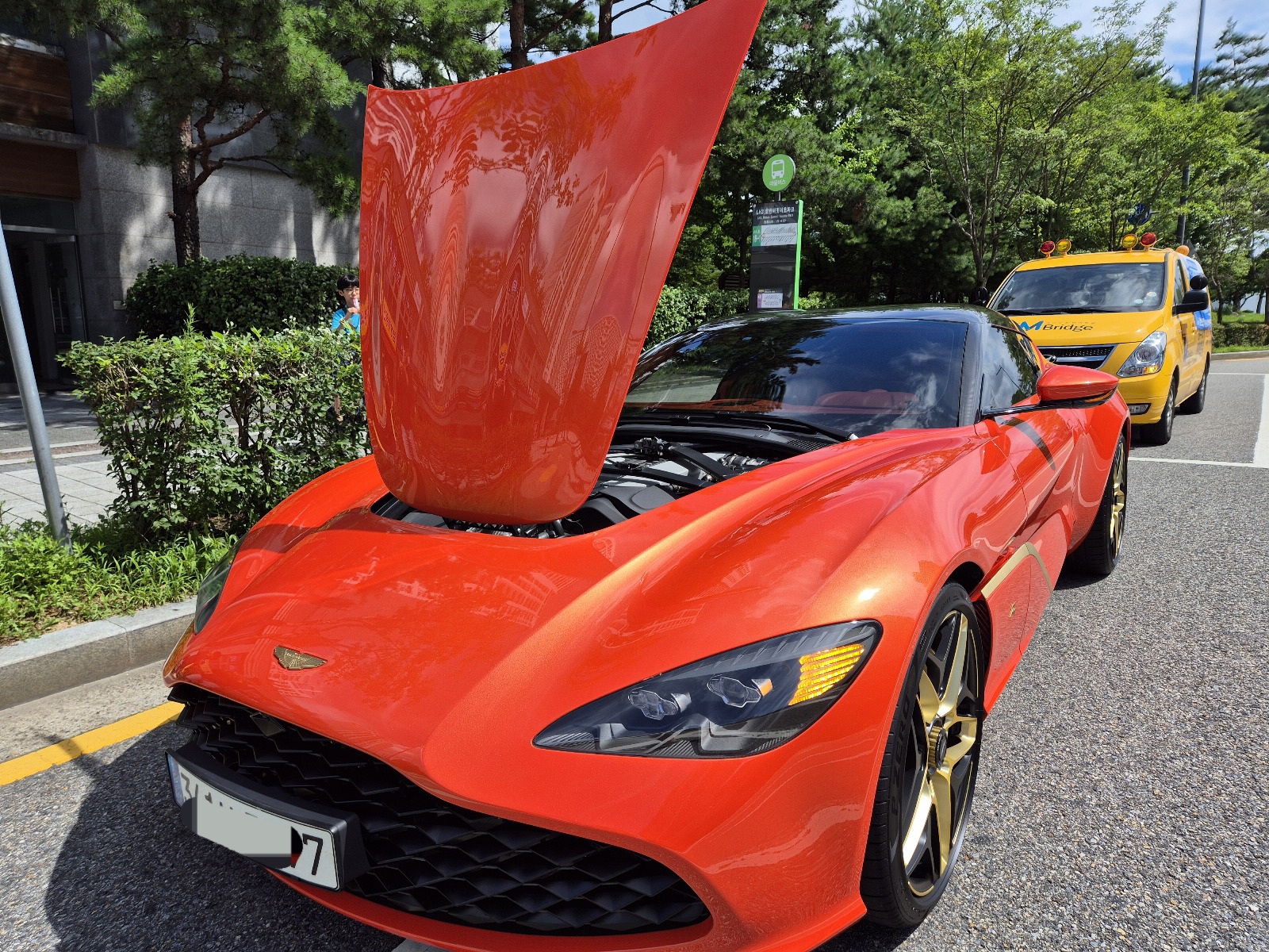 Aston  Martin 2020 (13)