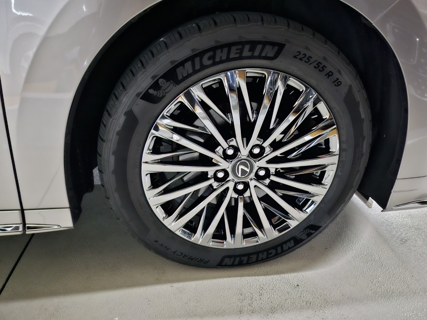 Lexus  LM500h Royal 2025 (7)