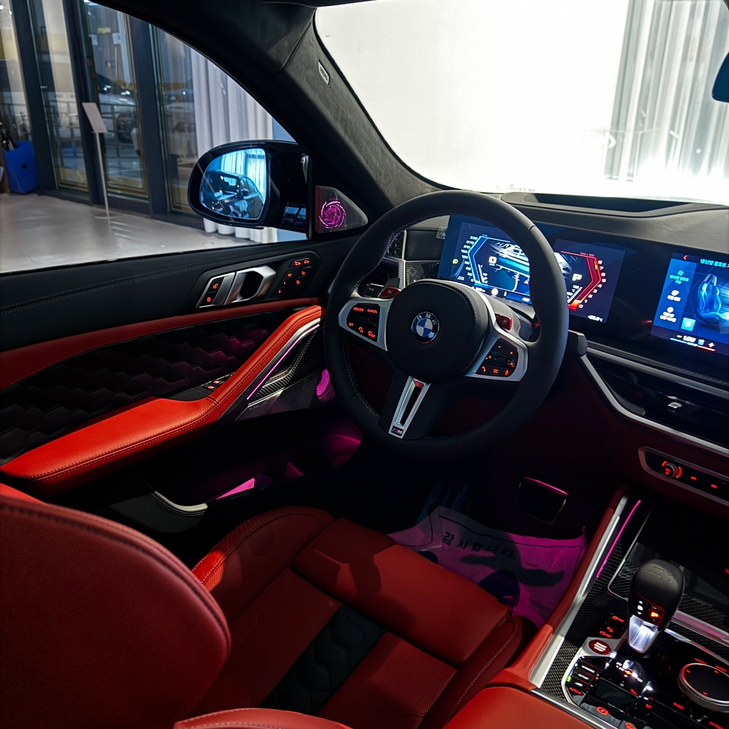 BMW  X6M 2025 (11)