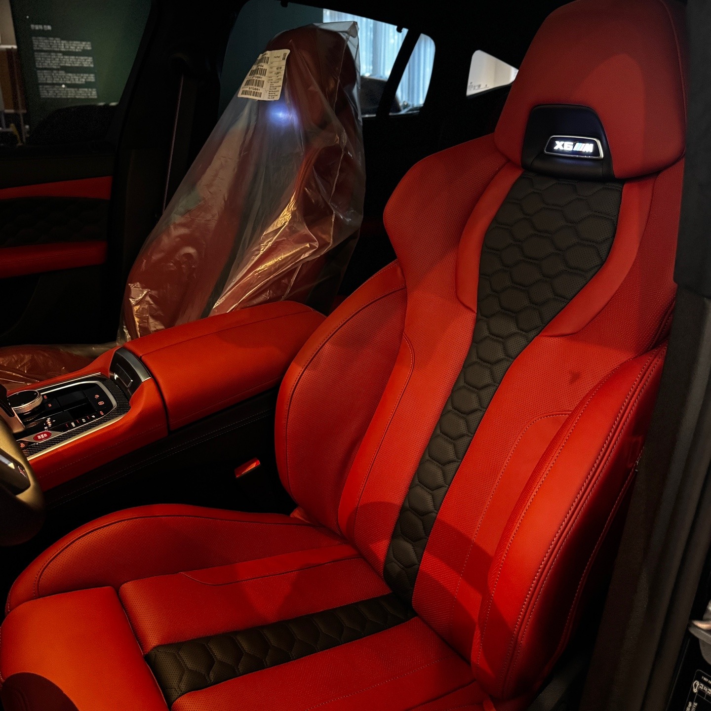 BMW  X6M 2025 (12)