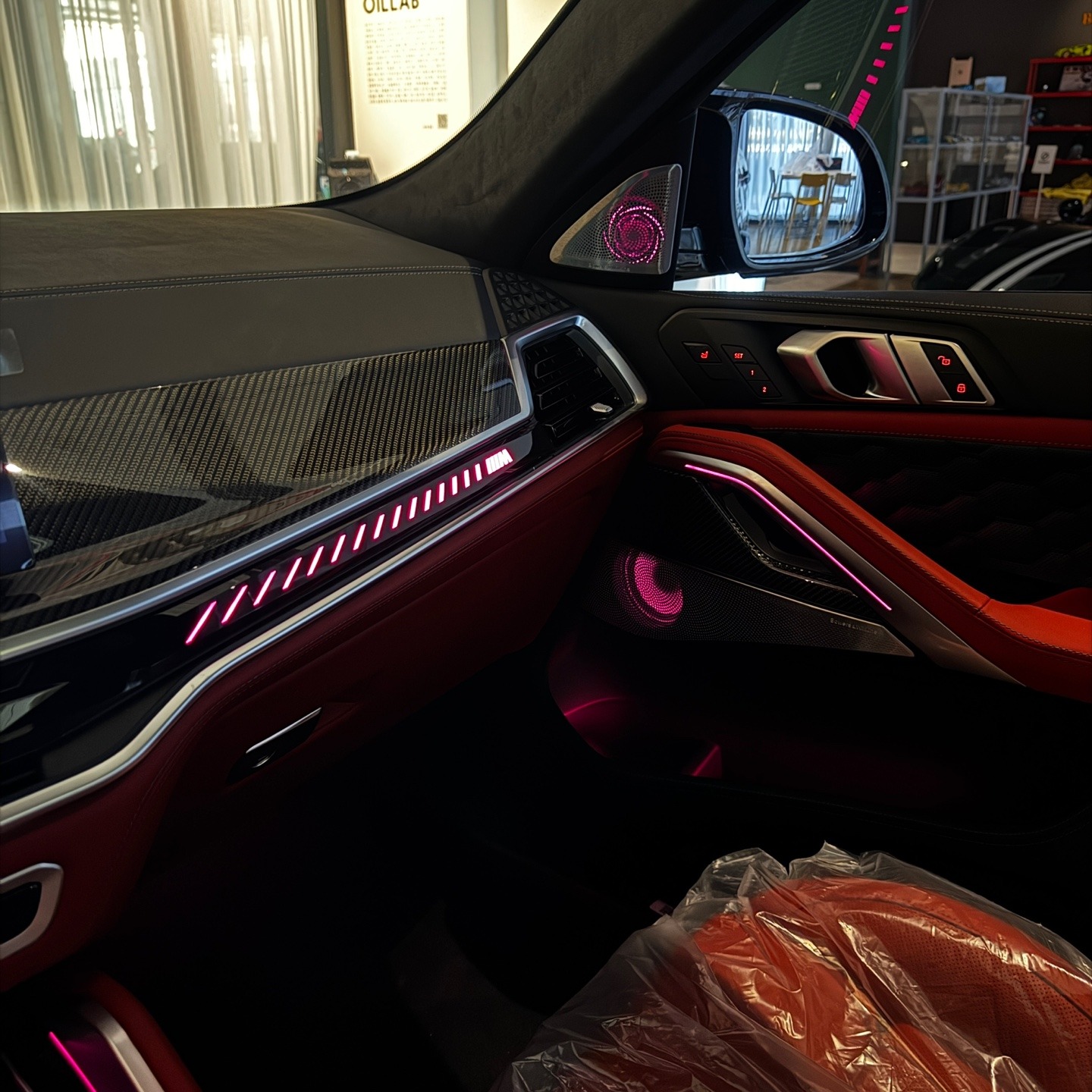 BMW  X6M 2025 (13)
