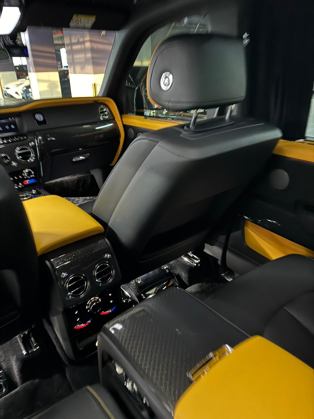 Rolls Royce Cullinan Black badge 2022 (7)