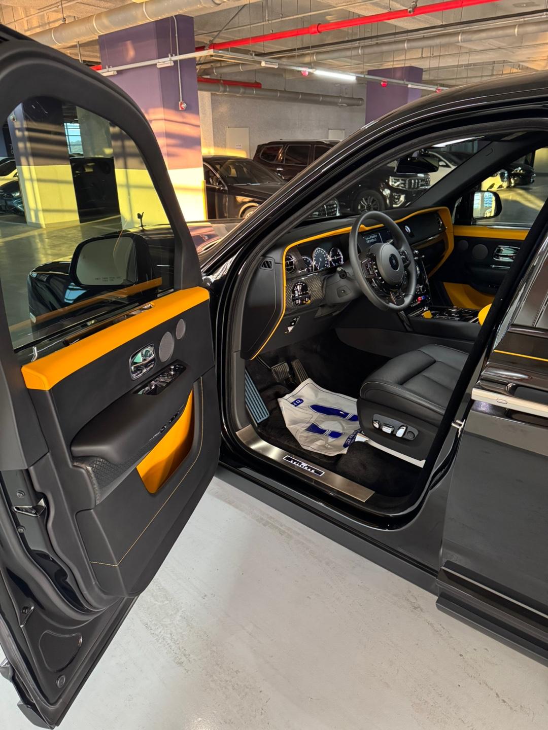 Rolls Royce Cullinan Black badge 2022 (9)