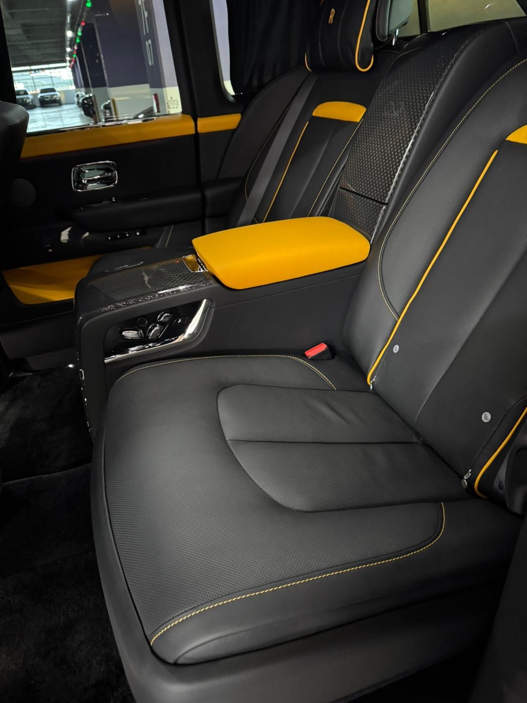 Rolls Royce Cullinan Black badge 2022 (11)