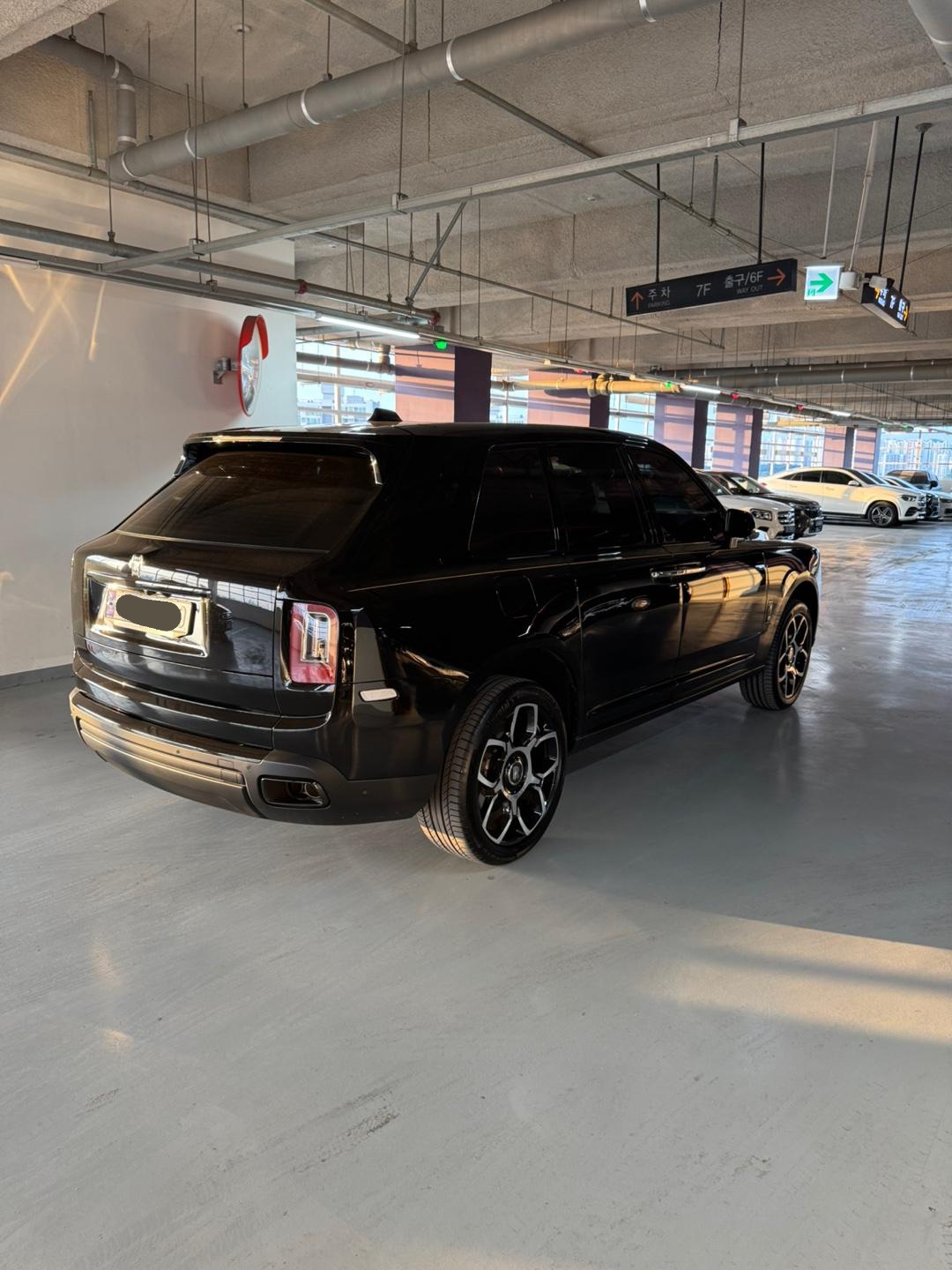 Rolls Royce Cullinan Black badge 2022 (15)