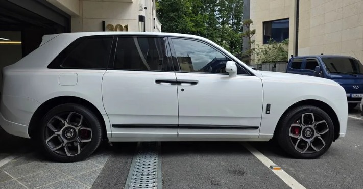 Rolls Royce Cullinan Black Badge 2025 (8)