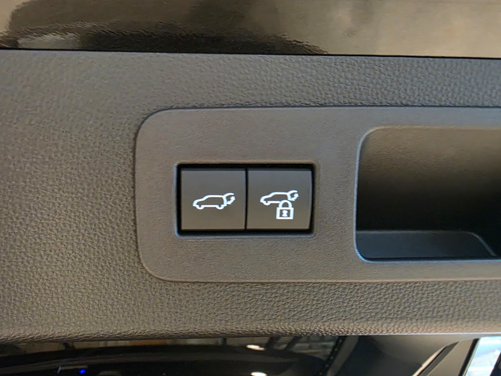 Lexus LX700h 4 seater VIP 2025 (9)