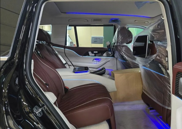 Mercedes Benz GLS600 Maybach 2025 (9)