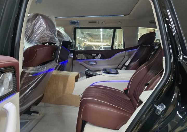 Mercedes Benz GLS600 Maybach 2025 (13)
