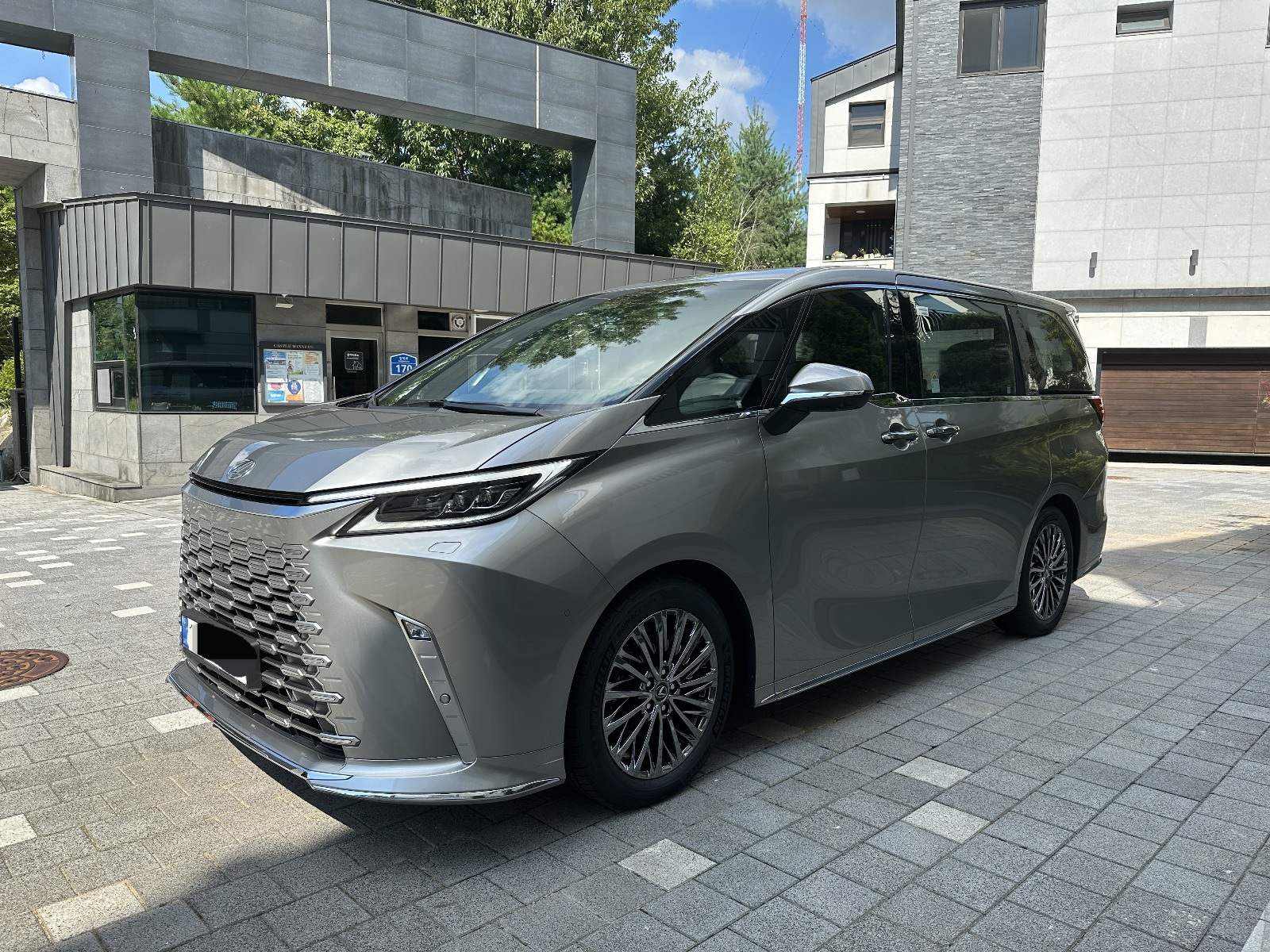 Lexus  LM500h 2025 (7)