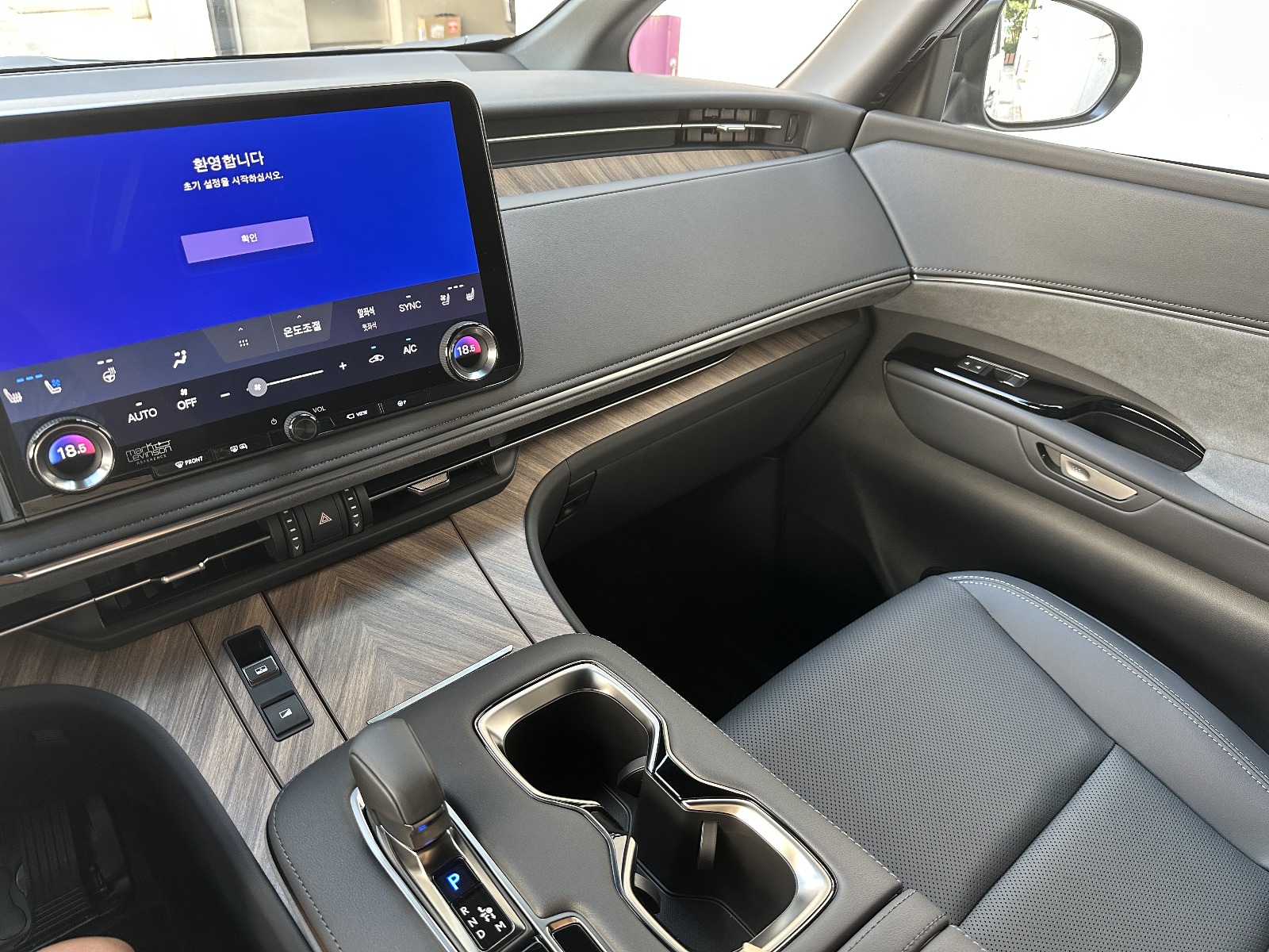 Lexus  LM500h 2025 (8)