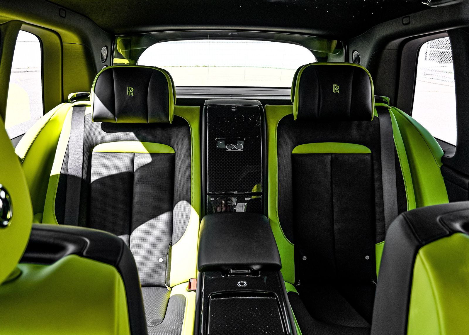 Rolls Royce  Cullinan Black Badge 2026 (21)