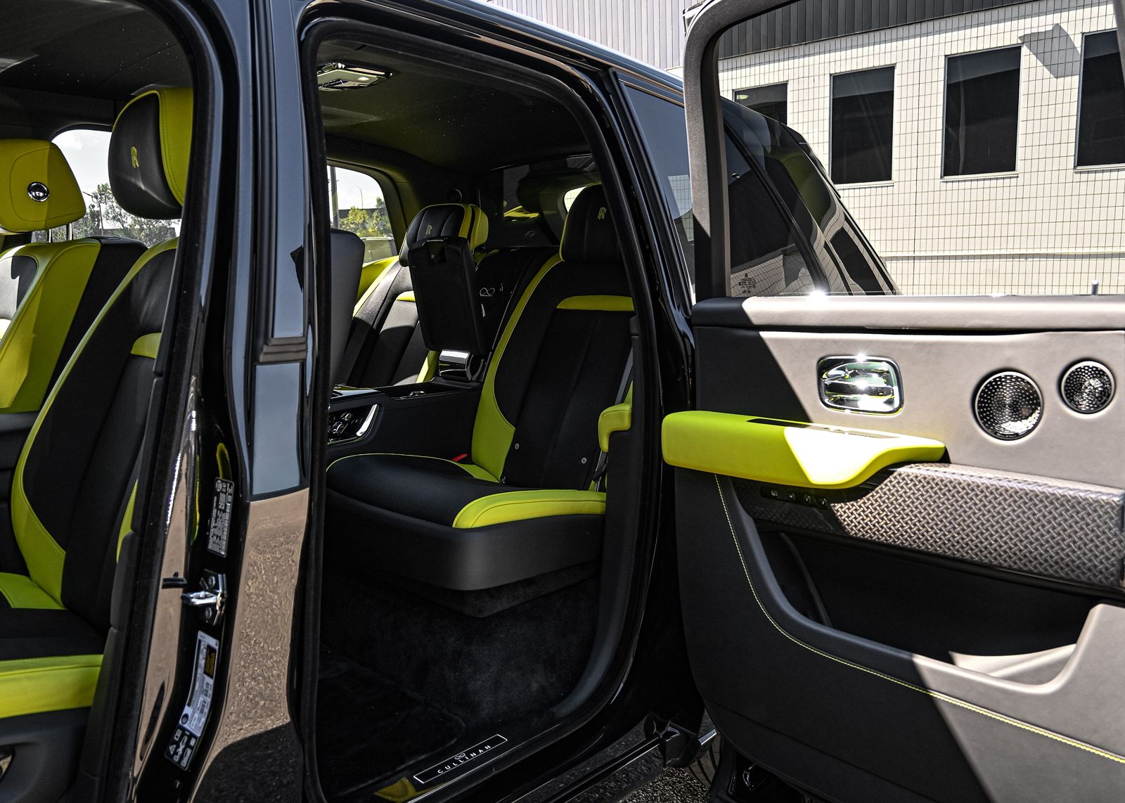 Rolls Royce  Cullinan Black Badge 2026 (22)