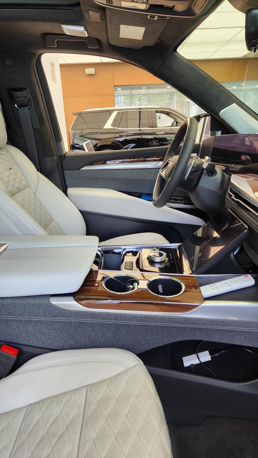 Cadillac  Escalade esv sport (7)