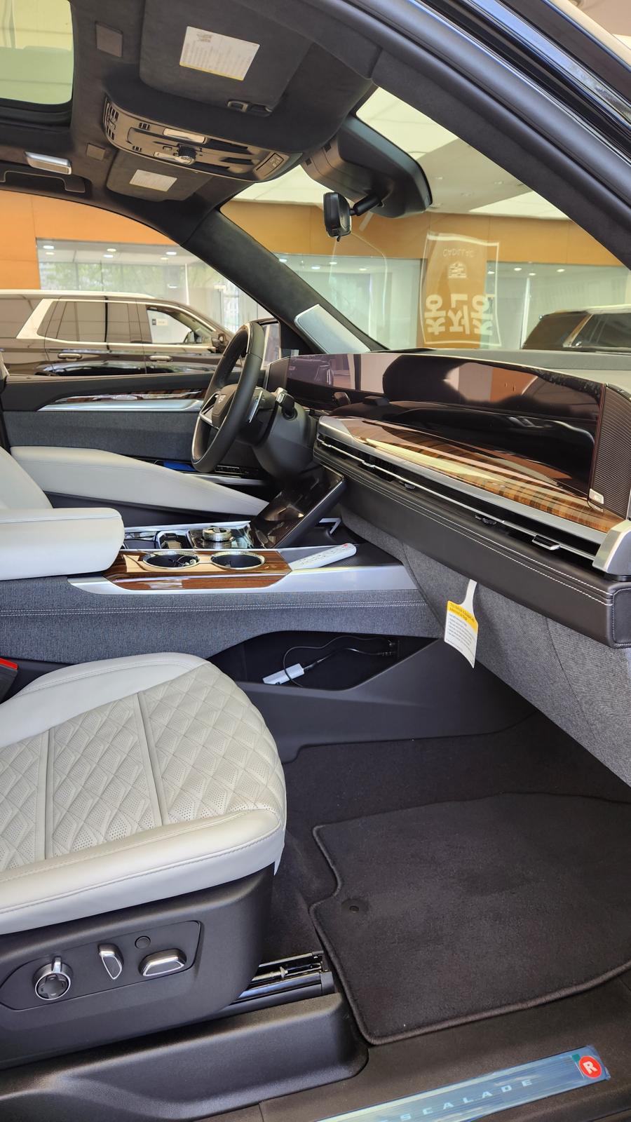Cadillac  Escalade esv sport (8)