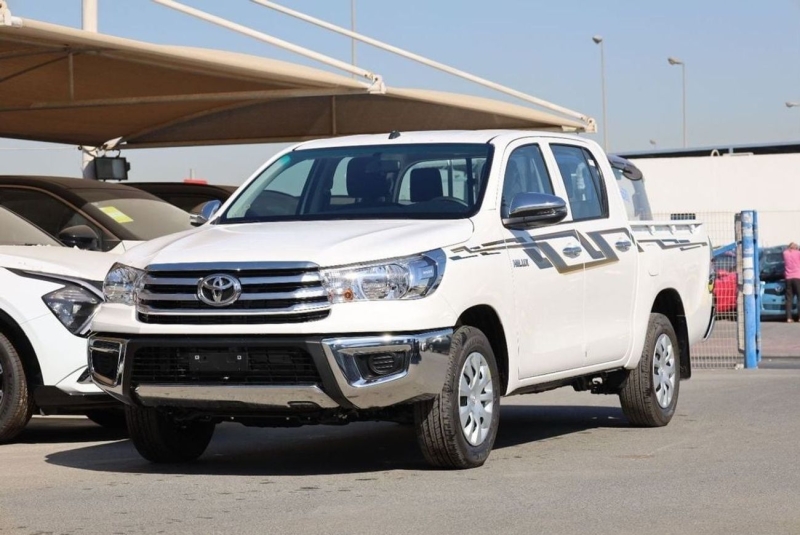 Hilux 4x2 DC 2.4L MT Diesel | Fugo Cars