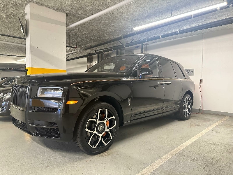 Rolls Royce CULLINAN BLACK BADGE