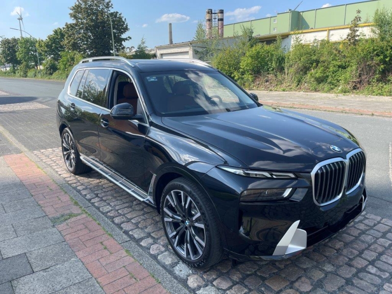 BMW X7 40i 381HP NEW