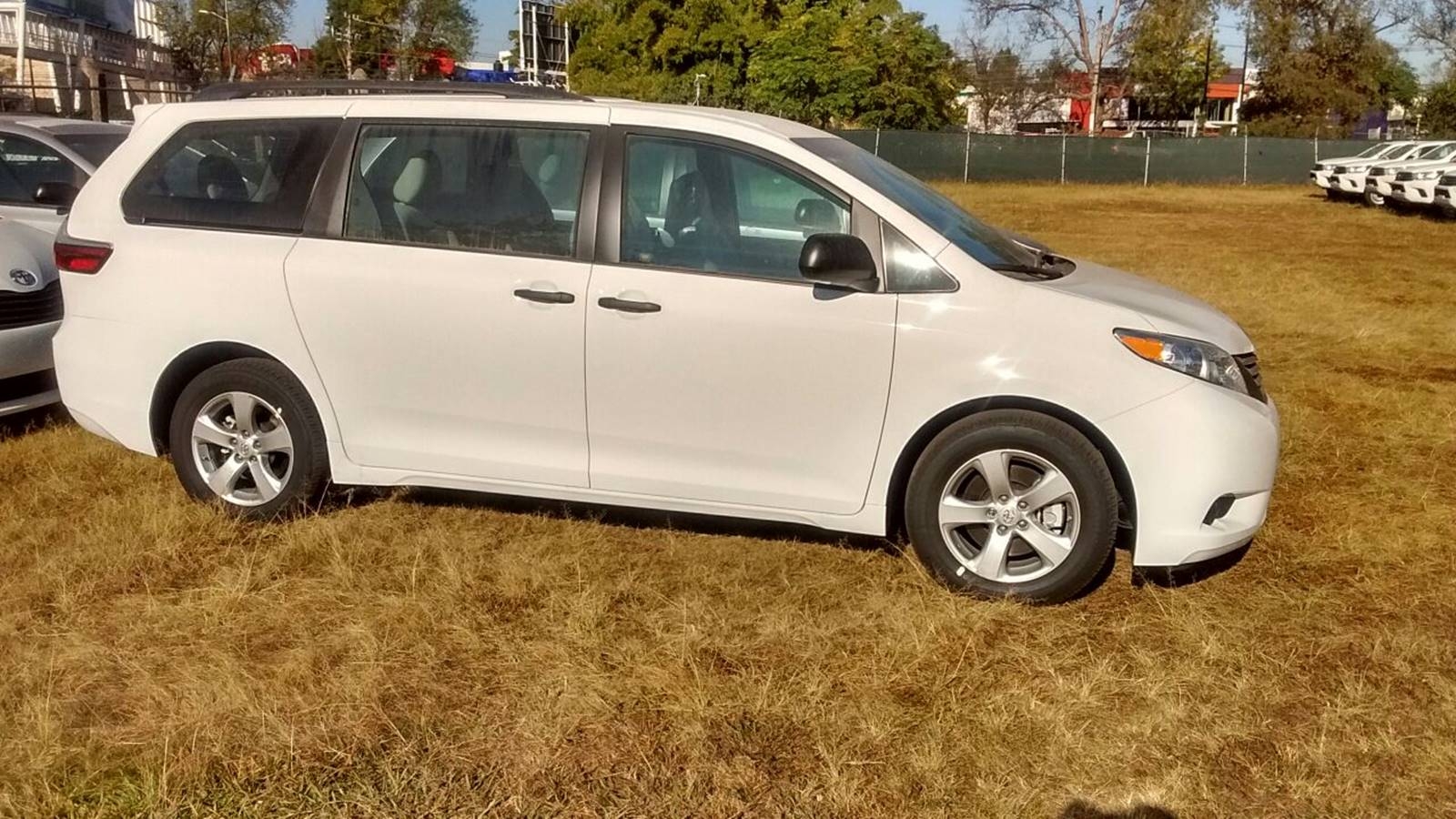 Toyota Sienna CE