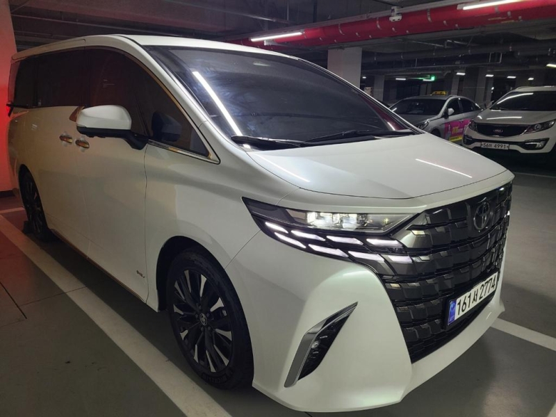 Toyota Alphard 2.5 HEV Executive lounge