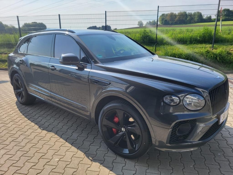 Bentayga V8 Azure First Edition EWB NEW | Fugo Cars