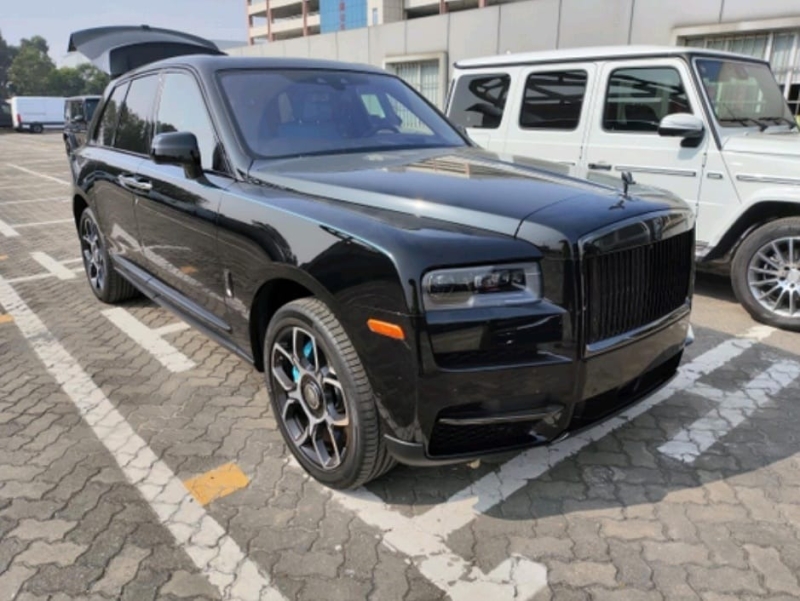Cullinan Black Badg | Fugo Cars