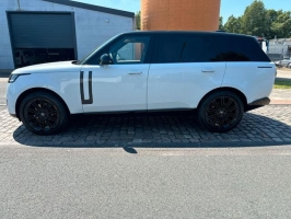 3.0 P400 LWB Autobiography | Fugo Cars