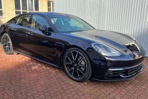 2017 Porsche PANAMERA 4S