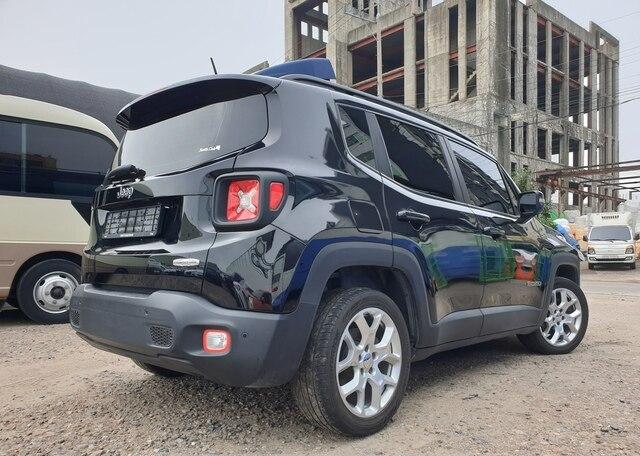 2015 Jeep Renegade (15)