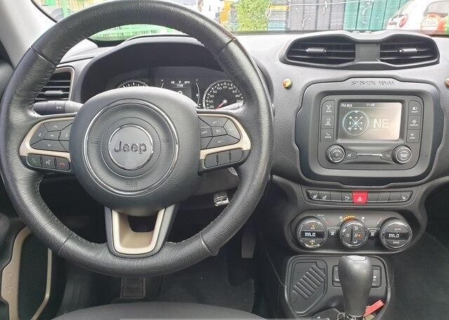 2015 Jeep Renegade (18)