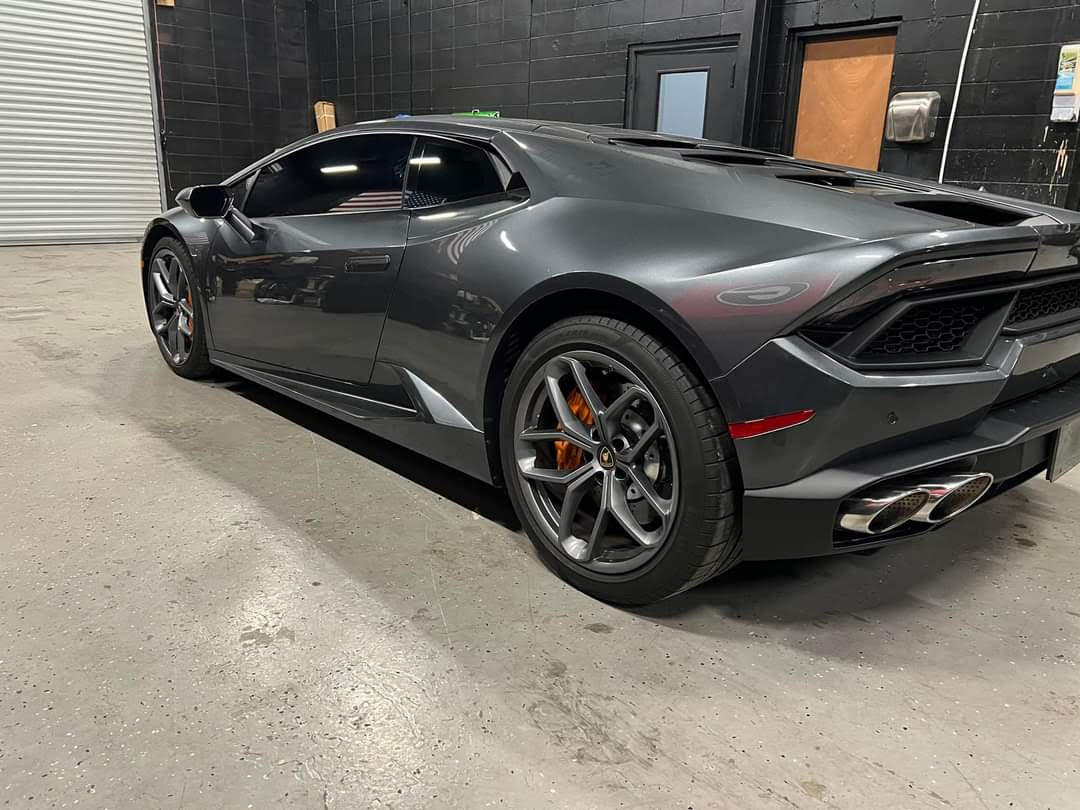 Lamborghini Aventador Roadster (7)