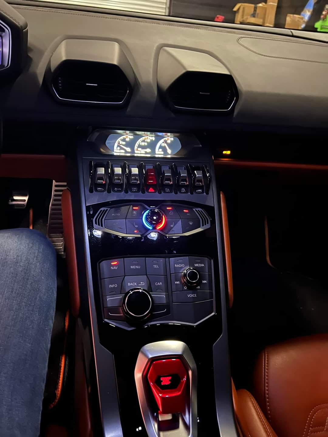Lamborghini Aventador Roadster (9)