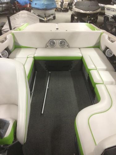 Axis T22 wakeboard boat 2014 (7)
