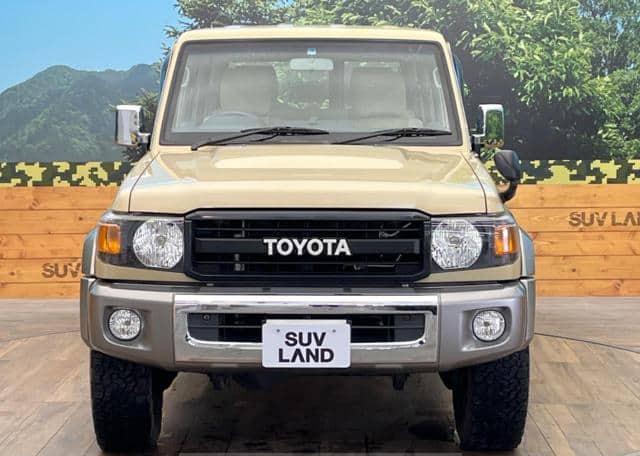2015 Toyota Land Cruiser (10)