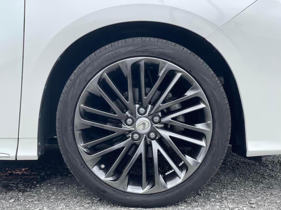 Toyota ALPHARD 2.5 SC LEXUS LM (9)