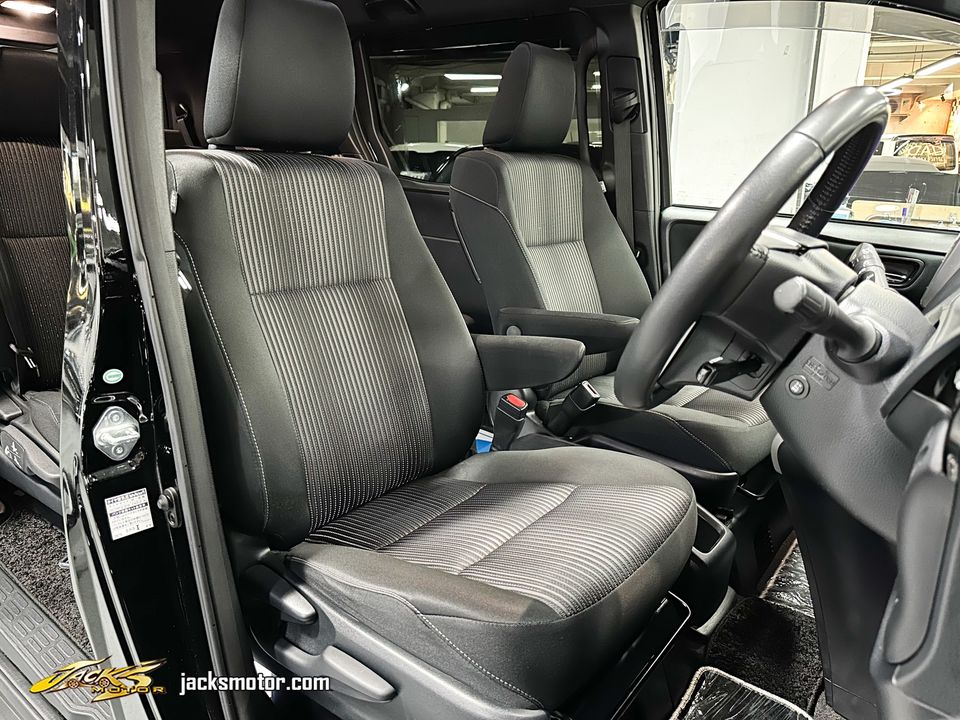 Toyota Voxy Hybrid ZS Modellista (7)