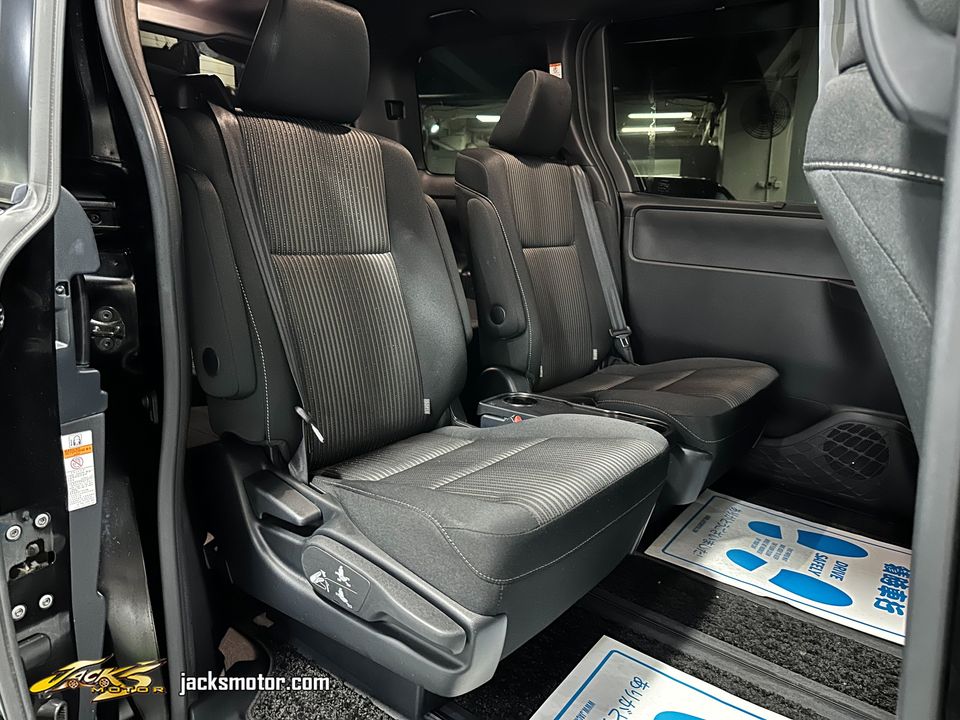 Toyota Voxy Hybrid ZS Modellista (8)