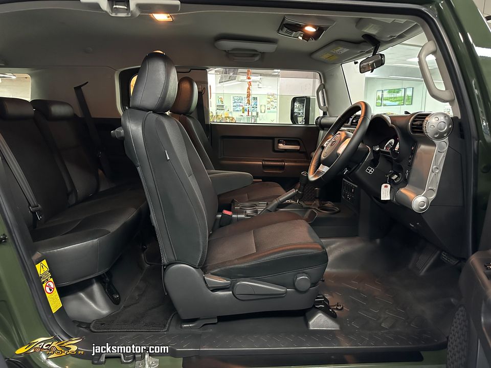 Toyota FJ Cruiser (11)