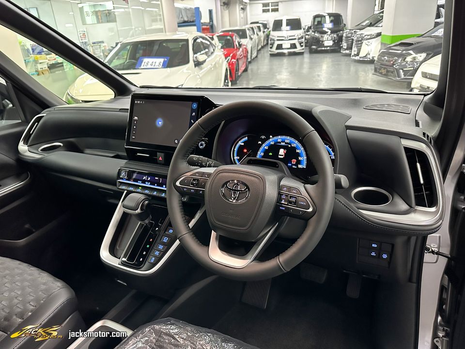 Toyota Voxy Hybrid SZ New (8)