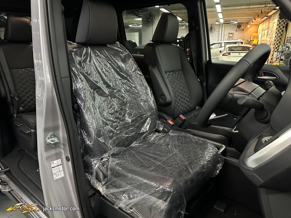 Toyota Voxy Hybrid SZ New (9)