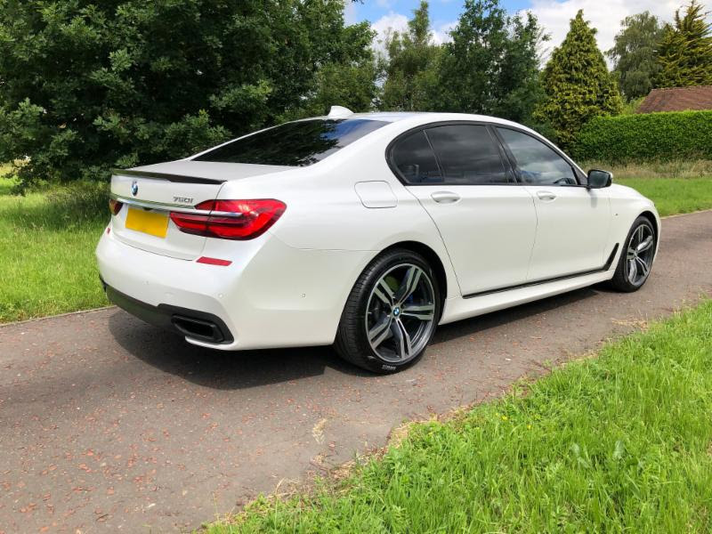 BMW 750i M Sport 2016 (7)