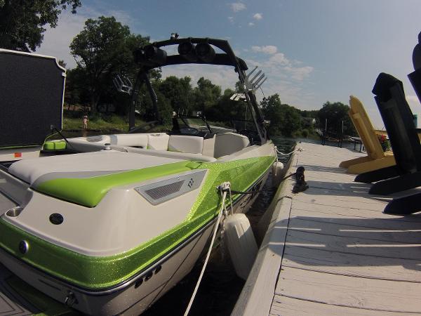 T22 wakeboard boat | Fugo Cars